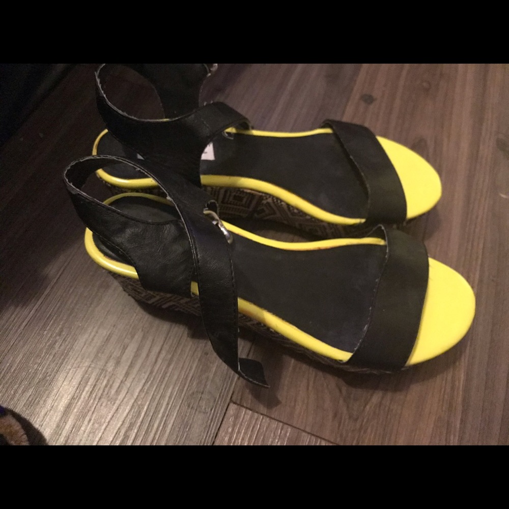 Fashionable platform sandals